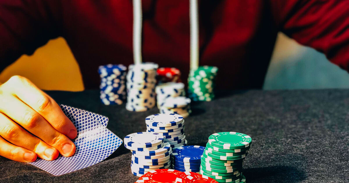 Këshilla që duhet të kenë lojtarët e pokerit për të fituar turne pokeri